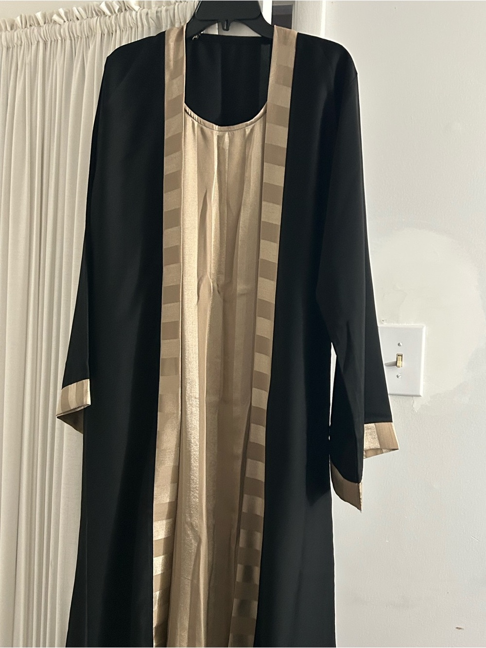 NWOT Black and Gold Open-Front Abaya - Picture 3 of 5